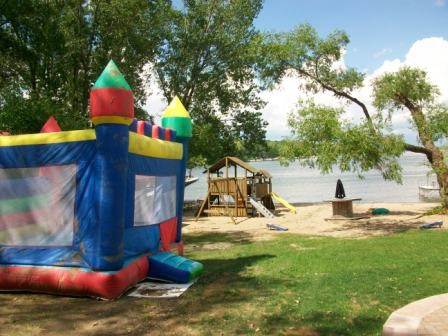 Pettit's Lakeview Campground and Bar